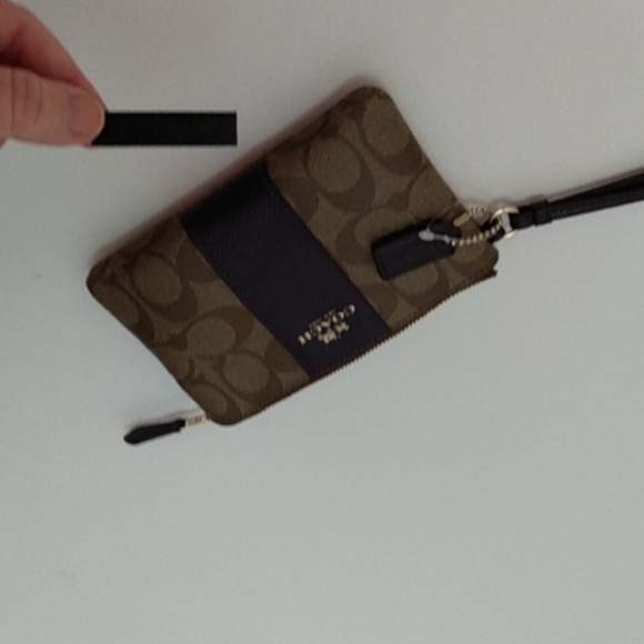 Small Wristlet In Signature Jacquard - Picture 3 of 3